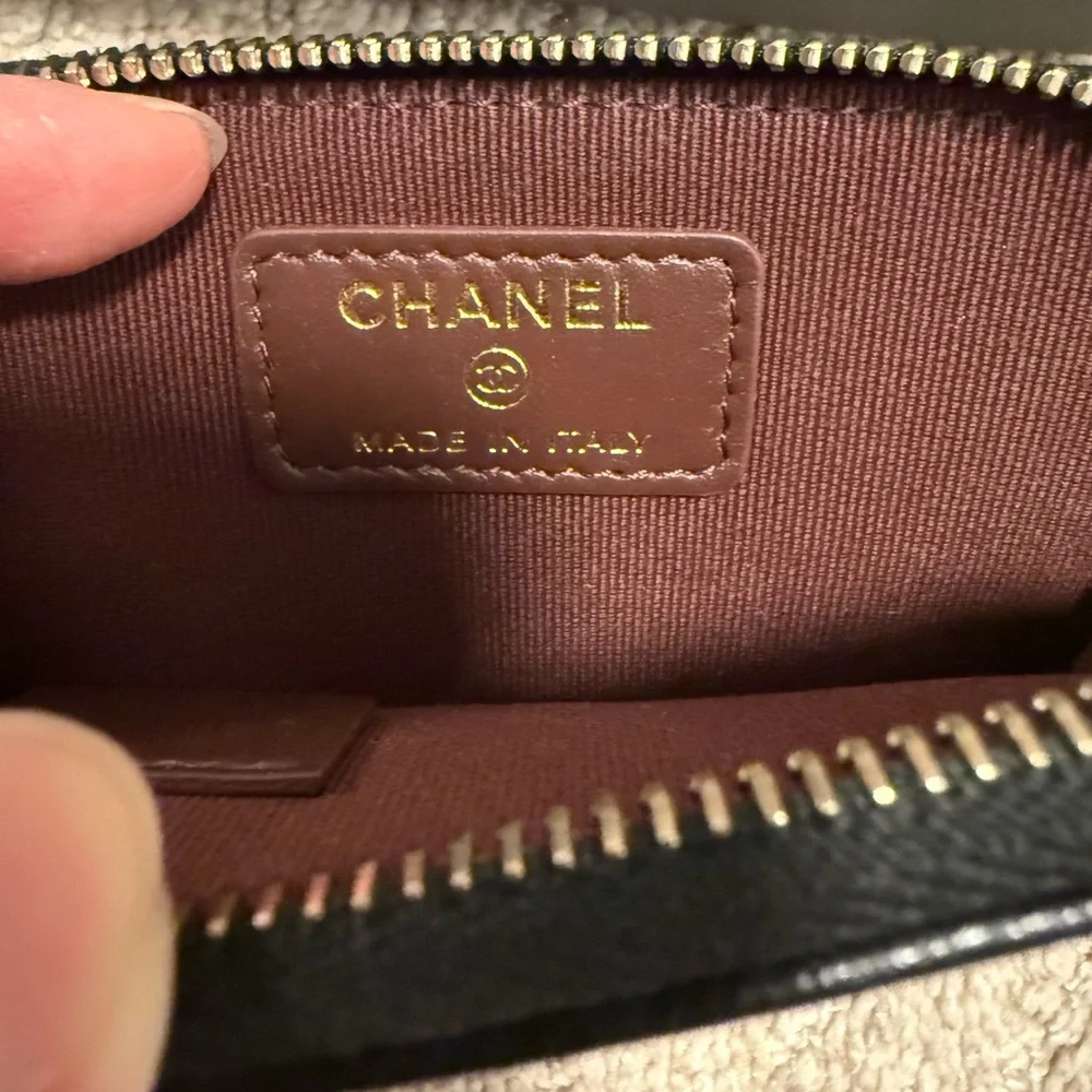 CHANEL Black Quilted Leather Card Holder Wallet - Picture 3 of 6